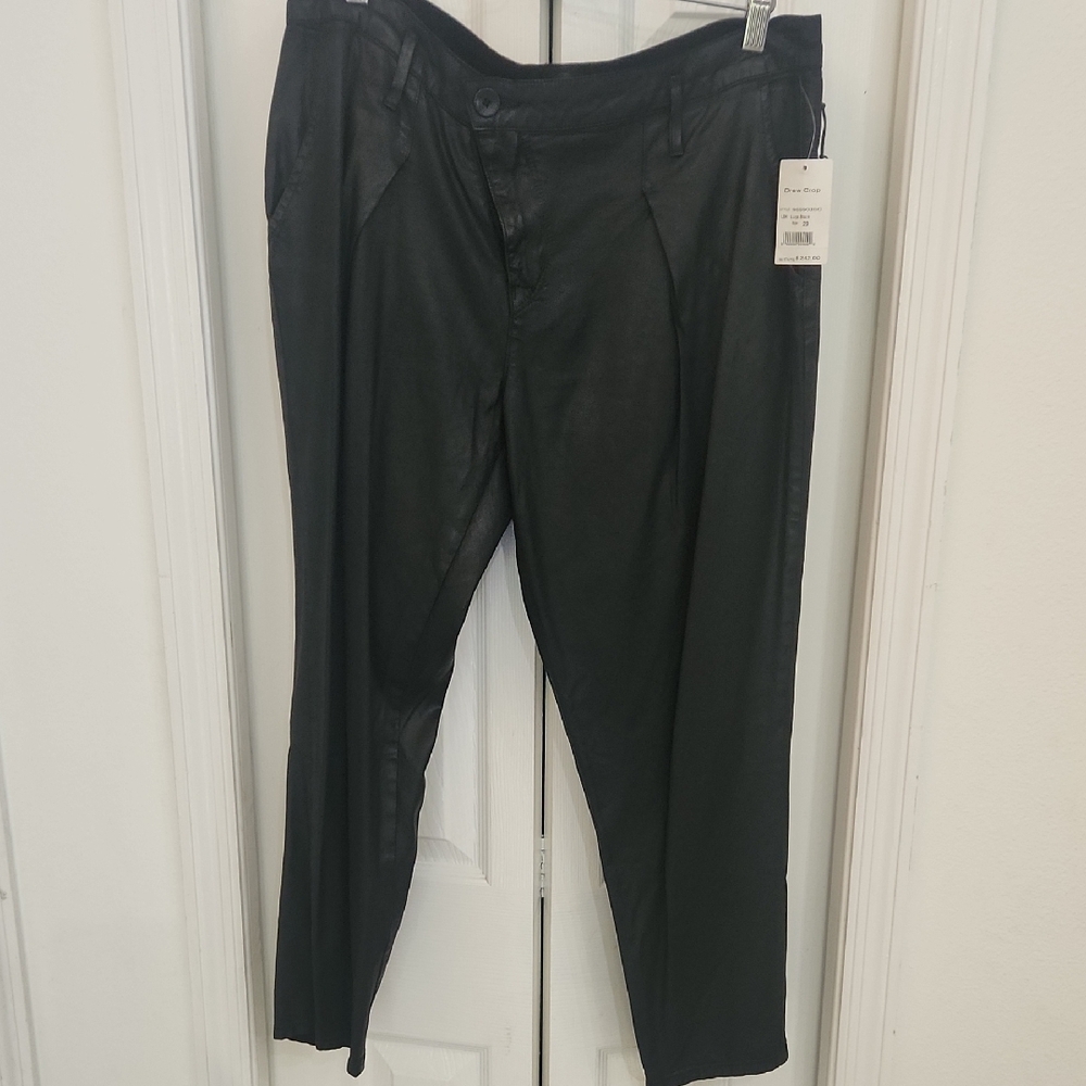 Elegant Black Women's Cropped Pants